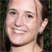 studentessa universitaria disponibile per aiuto compiti e ripetizioni scuola elementare, medie e superiori