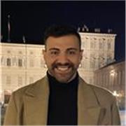 Laureato in Chimica, impartisce lezioni di chimica (generale, organica, inorganica) per studenti liceali e/o universitari