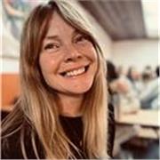 I am a nutritional therapist, health coach and yoga teacher 