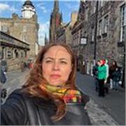 Profesora de biología para clases virtuales
