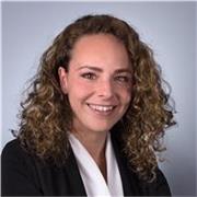 Profesora y abogada licenciada por la universidad la sorbonne,con madre británica,se ofrece a dar clases de inglés y frances