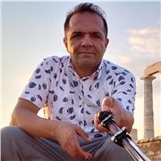 Ich bin dein Physiklehrer. Ich werde Ihnen Physik in einfacher Sprache beibringen. Ich unterrichte auch auf Englisch, Farsi und Sorani-Kurdisch