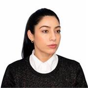 Profesora imparte clases para adolescentes y adultos
