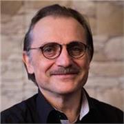 Codeur et professeur, HTML, CSS, Javascript et React, Php et Laravel, SQL et même Python