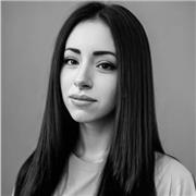 Diplomata e appassionata per le lingue dedico il mio tempo a chi avesse bisogno di ripetizioni, specialmente in lingua inglese, spagnolo o italiano