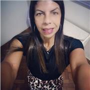 Eu aplico aulas online e presenciais, individual ou em grupo. Atuo na área a 20 anos. Tenho um histórico comprovado de clientes que atingiram suas metas de perda de peso, ganho muscular e flexibilidade. Trabalho com alongamento, mat pilates, ginástica loc