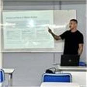 Dou aula de matemática para todos os segmentos da Educação Básica, além de Cálculo I, II , Geometria Analítica e Álgebra Linear