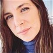 Graduada en historia imparte clases de la misma e incluida historia del arte para alumnos de primaria, eso, bachillerato y PAU. También se facilitarán textos y comentarios de texto para amenizar y facilitar las explicaciones