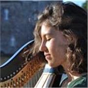 Harpiste diplômée du CNSM donne cours de harpe pour tous niveaux. Méthode personnalisée, bienveillante et exigeante à la fois !
