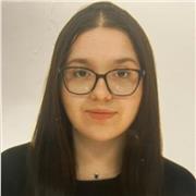 Soy una chica de 17 años, con ganas de enseñar a niños de 4 a 12 años, soy muy extrovertida y muy buena hablando.