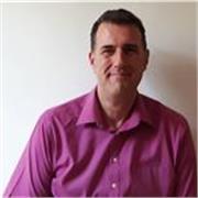 Soy profesor de inglés para empresas, con más de 30 años de experiencia. En general, imparto clases online.