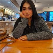 Maestra de Física basica imparte clases a publico de todas las edades