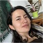 Spanisch Sprachpartnerin bietet Konversationstraining für alle Niveaus