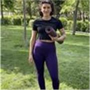 Profesora de Vinyasa y Hatha Yoga. Todos los niveles bienvenidos :)