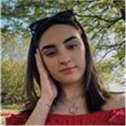Ragazza frequentante il liceo disponibile per ripetizioni di lingua