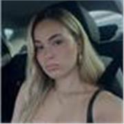 Soy una chica que busca cuidar de niños/as y ayudarles en sus tareas 