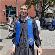 Cittadino Italo-Americano con laurea e master statunitensi. 5 anni di esperienza, sia online che in presenza.