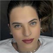 Laureata in sociologia e criminologia, diplomata in chimica e biotecnologie ambientali. 
