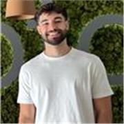 Mi nombre es Marc Hilario, tengo 25 años y soy de Costa Rica. Estudié en un colegio americano, por lo que mi inglés es nativo.