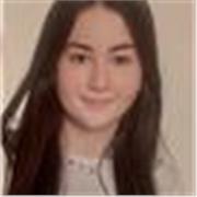 Profesora de latín y griego que imparte clases a niños de 4o eso y 1ero de bachillerato