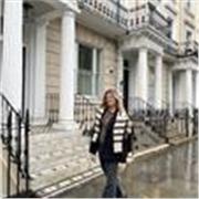 ¡Hola! I am a native Spanish speaker girl with professional training in pedagogy and learni foreign languages that love to teach!