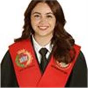 Graduada en Derecho con excelente expediente académico y vocación por la enseñanza.