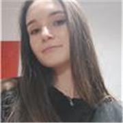 Studentessa universitaria con certificazione b2 di inglese