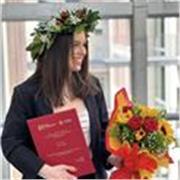 Offro lezioni private o di gruppo di lingua (italiano, inglese, spagnolo) e aiuto compiti.