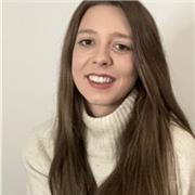 Compassionate, holistic online therapist guiding women aged 18+ on their journey of healing / self-discovery