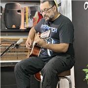 Profesor de música (guitarra). Método de aprendizaje basado en repertorio.
Nivel básico: acordes, ritmos, etc