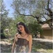 Soy una licenciada en Filosofía que me ofrezco para dar clases de filosofía, inglés, lengua castellana o valenciana y arte.