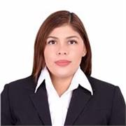 Profesora en administración aplicada para estudiantes y profesionales.