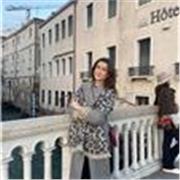 Soy una persona ambiciosa, empática, motivadora, con muchas ganas de trabajar. Se trabajar en equipo sin problema, y destacaría también mi compromiso con todo lo que me propongo día a día. Soy una persona bastante flexible