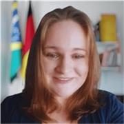 Professora bilíngue nativa de Alemão e Português, licenciada em Letras – Alemão, com experiência acadêmica e profissional no Brasi