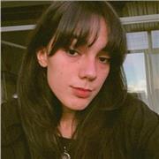 Doy clases particulares de inglés para ayudar a otros estudiantes a comprender este idioma y facilitar la superación de la materia