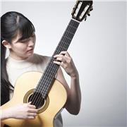 Soy de Japón y un guitarrista clásico. Hablo principalmente japonés y español