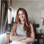 Soy pedagoga con experiencia dando clases de inglés para primaria y secundaria. Clases dinámicas y enfocadas en speaking.