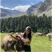 Profesora particular de primaria, ESO o bachiller científico. Estudiante de tercer curso de física en la Universidad de Valencia