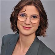 Deutsch-Tutorin, die die Freude an der Sprache vermittelt