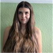 Soy una estudiante de 17 años con un nivel de inglés alto y muchos años ayudando a niños pequeños con deberes y apoyo escolar.