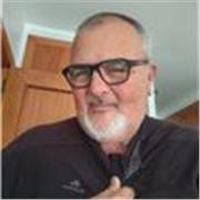 Profesor multilingüe con 26 años de expetiencia.Adultos.Experiencia en preparación de exámenes oficiales y contexto empresarial.