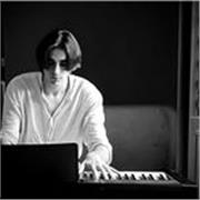 Offro lezioni di pianoforte e teoria musicale in ambito jazz indirizzate a chiunque abbia voglia di approcciarsi per la prima volta a questo mondo