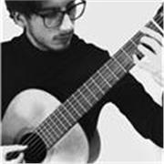 Laureato al conservatorio offre lezioni di chitarra