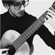 Laureato al conservatorio offre lezioni di chitarra