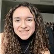 Estudiante universitaria que da clases de apoyo para la ESO