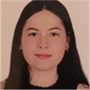 Soy graduada en Periodismo y Audiovisuales, con una sólida formación en comunicación y producción de contenidos. 