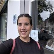 Maestra de educación primaria con mención en lengua extranjera y C2 de inglés. Puedo dar clases a todas las edades