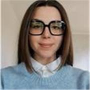 Laureata in Lingue impartisce lezioni di italiano per stranieri, alle prime armi e non