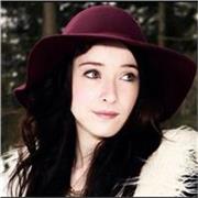 Native English teacher with 10+ years' experience in Spain and Vietnam teaching online, privately and in classrooms. 
