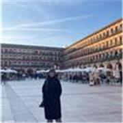 Profesora atenta y le me gusta trabajar con niños 